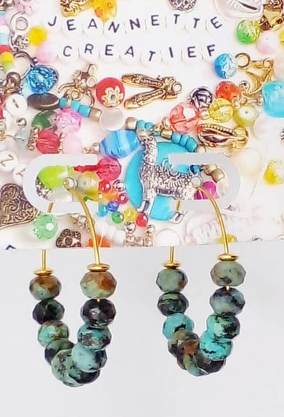 Jeannette-Creatief® - Natuursteen - Gold African Turquoise - Gouden Oorringen Natuursteen - Gouden Oorringen - Gouden Oorbellen - Oorbellen Dames - Oorbellen African Turquoise - Oorbellen Natuursteen - Natuursteen Oorbellen - Messing Oorringen