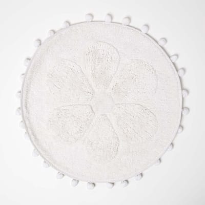 Homescapes Ronde Badmat Bloem, 60 cm - Badmat Wit met Pom Poms