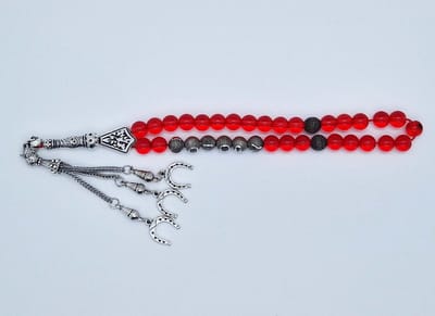 Handgemaakte naam tasbih 33 Kralen Natuursteen “Rode kwarts” - met metaal tassel “Hoefijzer"- Met je naam of de naam van uw geliefde- 8 mm diameter van de korrel
