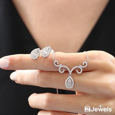 OZ Jewels Zilveren Ketting- en Oorbellen set met Druppelvormige Zirkonium - Accessoires - Liefdessieraden - Love Ketting en Oorbellen - Dames - Valentijnsdag - Cadeau - Moederdag - Sieraden Dames - In mooie geschenkverpakking