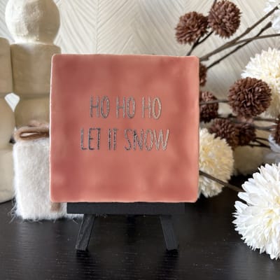 Hartjespost | Tegeltje Ho ho ho let it Snow zalmroze, zilver | schoencadeautjes sinterklaas | tegeltjes met tekst | spreuktegel | tegeltjeswijsheden | Christmas | Xmas | kerstmis | decoratie kerst | Snow | sneeuw | snowman | 10x10