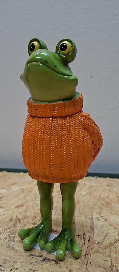 Karakter Kikker "Oranje Trui" – Beeld - 20cm hoog - polyresin - polystone - Decoratie - Woonaccessoires - Beeld