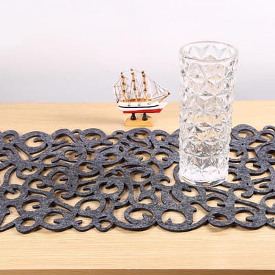 Dailygoods- Tafelkleed Hittebestendig - Tafelblad Loper - Vilt - Decoratie - Rechthoekig - Bloemenpatroon - Milieuvriendelijk - Tafelloper