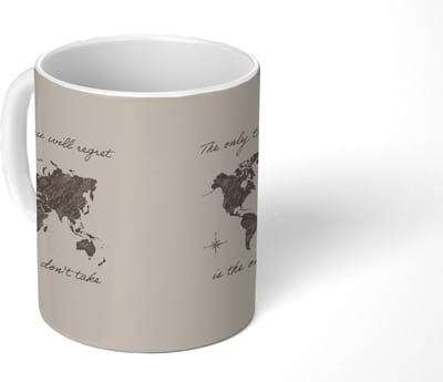Mok - Koffiemok - Spreuken - Quotes - The only trip you will regret is the one you don't take - Wereldkaart - Mokken - 350 ML - Beker - Koffiemokken - Theemok - Mok met tekst