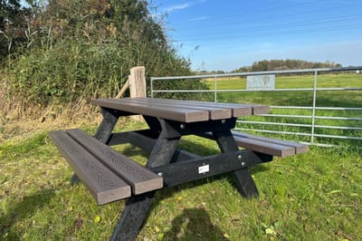 Rockwood® Picknicktafel Woodblend Quartz Brown - Zwaar Kunststof (50mm dik) Houtnerf 3.60m