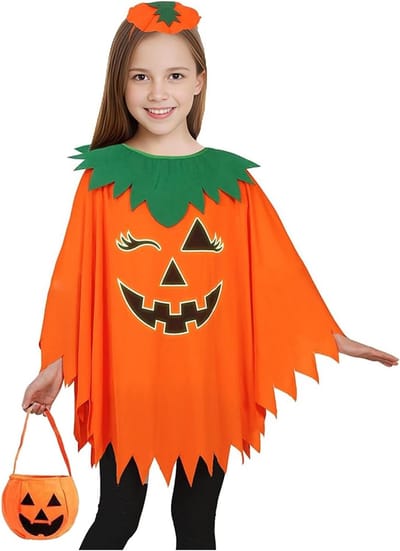 Drie-delige pompoen kostuumset voor dames met oranje cape, hoed en pompoentas, perfect voor Halloween en feestdecoratie
