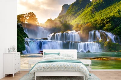 Behang - Fotobehang Waterval - Planten - Zon - Water - Natuur - Breedte 420 cm x hoogte 280 cm