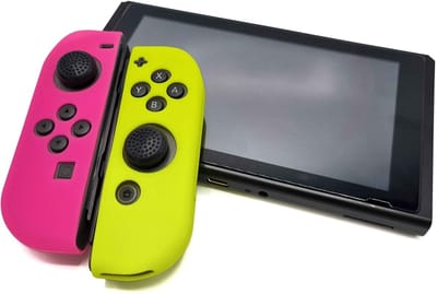 Gadgetpoint - Hoesjes & Skins voor Nintendo Switch 1 - Performance Gaming Case - Soft Grip Covers - Anti-Slip Joy-Con Controller Accessoires - Roze/Geel