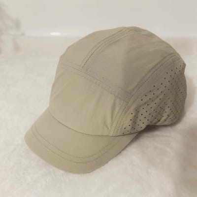 Lichtgewicht Sneldrogende Pet met Korte Klep Ademende Mesh Baseballpet Voor Mannen Vrouwen Buiten Hardlopen Wandelen UV-Bescherming Sportpet Adjustable beige