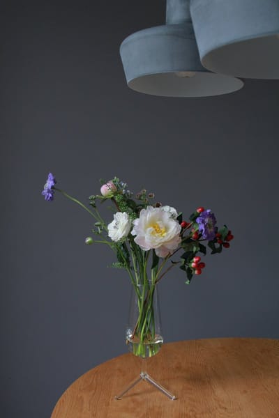Driepoot vaas 30 cm hoog transparant glas Nederlands design Maarten Baptist xl Champagne glas