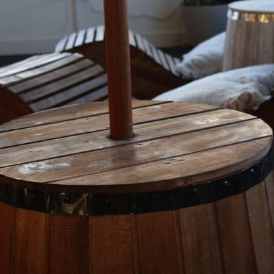 Ancient Wisdom - Tafel - Biervat parasolvoet multicolor 60 x 48,5 cm - Houten tafel - Tuinmeubel - Buitenmeubel - Sfeermaker - Decoratie