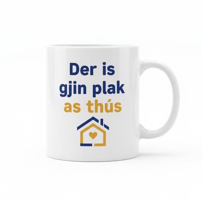 Der is gjin plak as thús Mok – Friese Tekst Koffiemok met Huis & Hart Design – 330 ml Keramische Mok