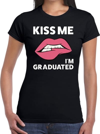 Kiss me i am graduated t-shirt zwart dames - feest shirts dames - geslaagd/afgestudeerd kleding XS