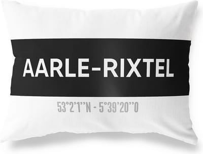 Tuinkussen AARLE-RIXTEL - NOORD-BRABANT met coördinaten - Buitenkussen - Bootkussen - Weerbestendig - Jouw Plaats - Studio216 - Modern - Zwart-Wit - 50x30cm
