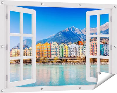 Gards Tuinposter Doorkijk Gekleurde Huisjes in Innsbruck, Oostenrijk - 120x80 cm - Tuindoek - Tuindecoratie - Wanddecoratie buiten - Tuinschilderij
