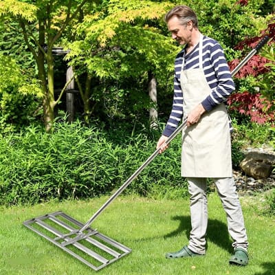Houten Grasmaaier met RVS Hark, 75 x 25 cm, Ideaal voor Tuinonderhoud, Egaliseren van Grond en Golfbaan, Efficiënt Tuingereedschap voor een Perfecte Gazon