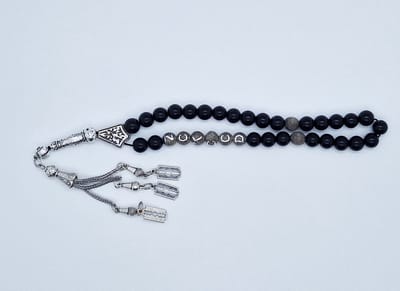 Handgemaakte naam tasbih 33 Kralen Natuursteen “Obsidian” - met metaal tassel “ Scheermesjes"- Met je naam of de naam van uw geliefde- 8 mm diameter van de korrel