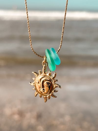 Laguna Treasures - Zeeglas - ketting - zon & maan - goud - boxketting- Halsketting - Sieraden - Surf - Zon