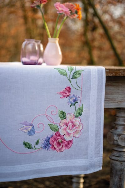 Vervaco - Loper kit - Bloemen met vlinders - PN-0167963 - Borduren - Borduurpakket - Borduurpakket volwassenen - Borduurpakket kind