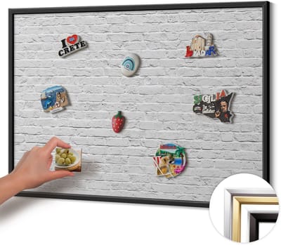 Wallfluent - Grijs Magneetbord in Stijlvolle Kleuren - 100 cm x 70 cm - Magneetbord met Zwarte Frame - Bakstenen muur lichte muur - Magneetbord voor Reissouvenirs - Design Magneetbord met Frame - Magnetisch Bord Foto Bevestiging