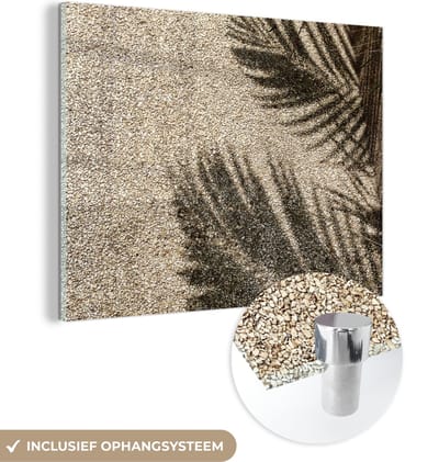 MuchoWow® Glasschilderij 160x120 cm - Schilderij acrylglas - Zand - Palm - Strand - Foto op glas - Schilderijen