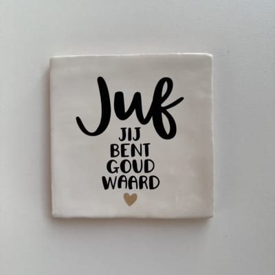 Juf, jij bent goud waard (Wit tegeltje) - Spreuktegel - Tegeltje met tekst - Tegeltje met Spreuk - Cadeautje - Origineel cadeau - Cadeau Juf - Juffen en meesterdag