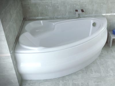 Badland FINEZJA hoekbad 140 x 95 cm links wit met styropor ombouw
