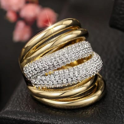 Huitan Luxe Meerlaagse Ringen Goudkleurig Schitterende Kubieke Zirconia Vingeraccessoires voor Vrouwen Modieuze Schitterende Sieraden 6 white