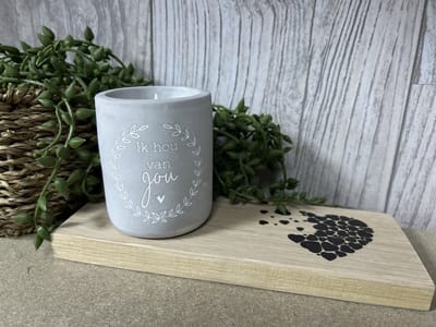 Creaties van Hier – Cement Candle Ik hou van jou met houten plankje - 8 cm – Cement – Kaars