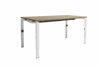 Linesto N4 bureau, hoogte instelbaar (65-85cm) met 180x80cm logan eiken zwevend 25mm blad en zwart (RAL9005) vierpoot N-frame (poot rechthoekig 66 x 26 mm.), (met geintegreerde kabelgoot)