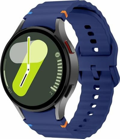 By Qubix - Wave Sportband - Maat: S/M - 20mm - Donkerblauw - Geschikt voor Samsung Galaxy Watch 7 (40 & 44mm) - Galaxy Watch FE - Galaxy Watch 6 - Galaxy Watch 6 Pro - Galaxy Watch 5 - 5 Pro - Galaxy Watch 4 - 4 Classic