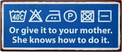 Tekstbord: Or give it to your mother. She knows how to do it. (wasinstructies)