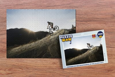 Puzzel Persoon op een mountainbike op een gladde rots - Legpuzzel - Puzzel 1000 stukjes volwassenen