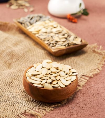 Nevsehir Geroosterde Pompoenpitten ( Gezouten ) 400 g - Nevsehir kavrulmus kabak cekirdegi ( Tuzlu ) - Nevsehir Roasted Pumpkin Seeds ( Salted ) 400 g