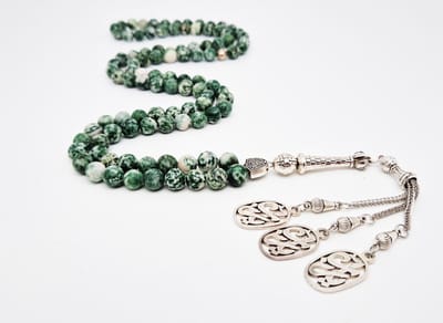 Handgemaakte tesbih "Tasbih" natuursteen "Qinghai hade" - Aantal kralen 99 - Diameter kralen 8MM - met metaal tassel "Yarab" - Een mooi cadeau-idee