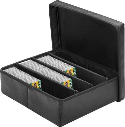 Grote Premium Vuurvaste Opbergdoos voor Kaartspel Deck Box - Mat Case - 3 Afneembare Compartimenten - Past op MTG Magic Yugioh TCG Commander (Zwart)