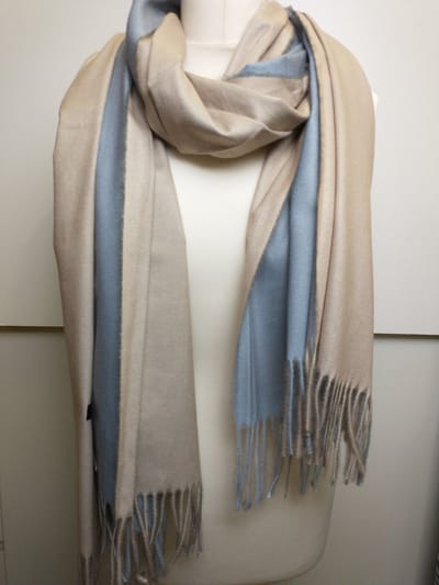 Lange warme dames sjaal Marielle effen beige lichtgrijs