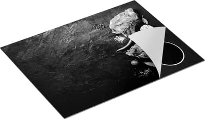 Chefcare Inductie Beschermer Rood Vlees met Groentes op een Marmeren Plaat - Zwart Wit - 70x50 cm - Afdekplaat Inductie - Kookplaat Beschermer - Inductie Mat