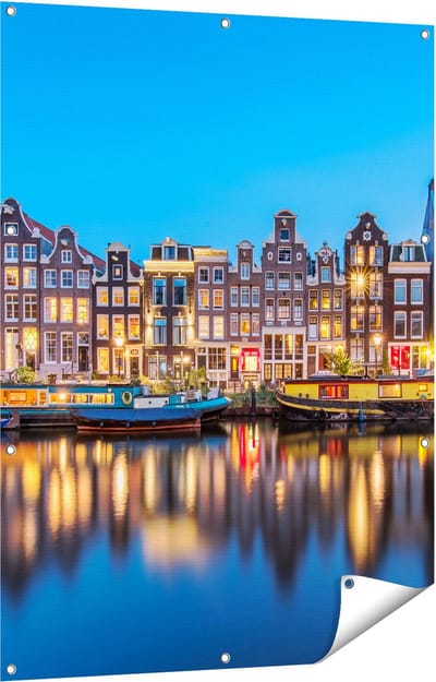 Gards Tuinposter Amsterdamse Huisjes in de Avond met Lichten - 90x120 cm - Tuindoek - Tuindecoratie - Wanddecoratie buiten - Tuinschilderij
