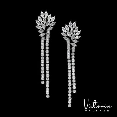 Victoria Valenza Paris Luxe Oorbellen Dames Messing Oorringen - Witte Steen - Kleur Zilver - 1 Paar