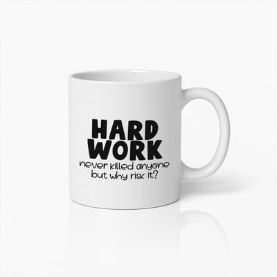Grappige Koffiemok met "Hard Werken Heeft Nog Nooit Iemand Gedood Maar Waarom Risico Nemen" Tekst – Humoristisch Cadeau voor Collega’s & Vrienden