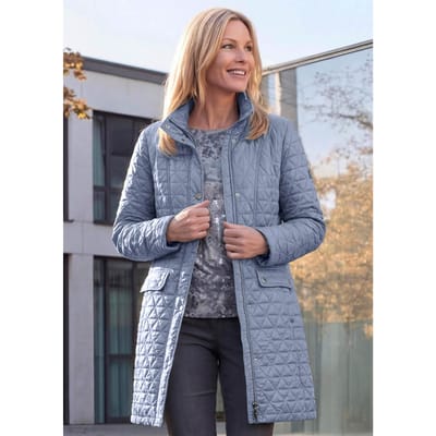 Gewatteerde korte mantel met opstaande kraag - rookblauw - Gr. 19 van Goldner Fashion
