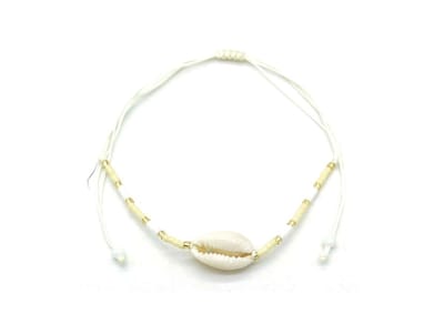 Kralenarmband - verstelbaar - wit - beige - goudkleurig - schelp - zomer - zon - strand - festival - tijdloos - vrouwen - unisex