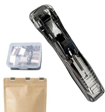 Nietmachine - Bureaunietmachine - Handmatige paperclipdispenser - Inclusief 50 paperclips - Stevig en duurzaam - Eenvoudig te bedienen - Val- en roestbestendig - Ideaal voor thuis en op kantoor - Zwart