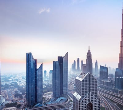 Een mysterieuze skyline van het Dubai City Center - Fotobehang (in banen) - 250 x 260 cm