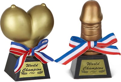 Set van 2x awards/prijzen gouden pik/piemel en borsten - 13 cm - Fun prijzen voor volwassenen