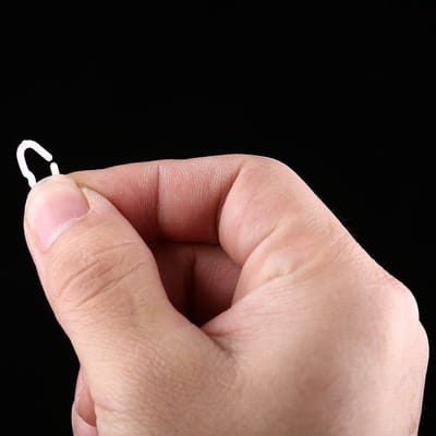 50 Stuks Anti-pecking Beugels voor Kippen - Beak Clips voor Veiligheid en Comfort (Kleur Random)