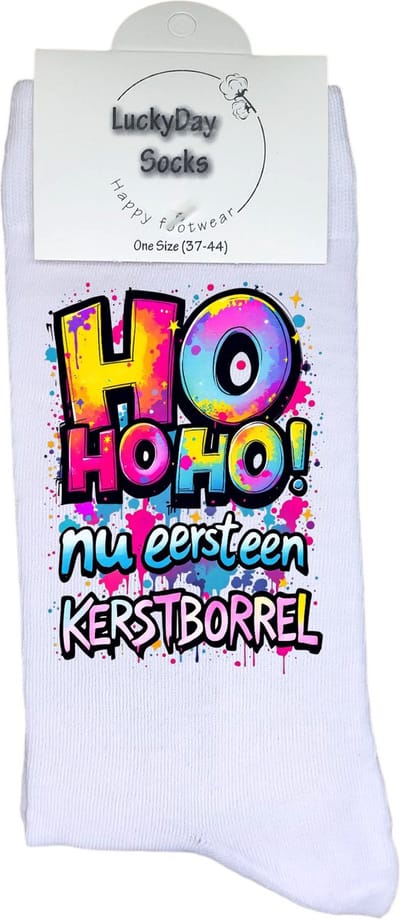 Kerst hohoho - Nu eerst een Kerstborrel - Vrolijk kerstfeest - Graffiti - Modern kerst - Grappige sokken - Kerstcadeau - LuckyDay Socks - Kerstsokken - Foute kerst sokken - Leuk kerst cadeau - Cadeau tip - Voor hem - Voor haar - Unisex - Maat 37-44