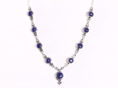 Bewerkte zilveren ketting met lapis lazuli