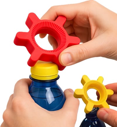 Handmatige Flesopener met Draaisysteem – Gele & Oranje Plastic Dopopener | Ergonomisch Handvat | Compact & Duurzaam Keukengerei | Voor Flessen & Blikjes – 7 cm Ø